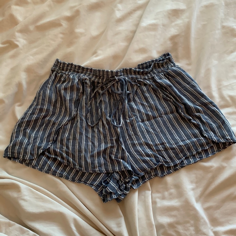 beachy American Eagle dolphin style shorts